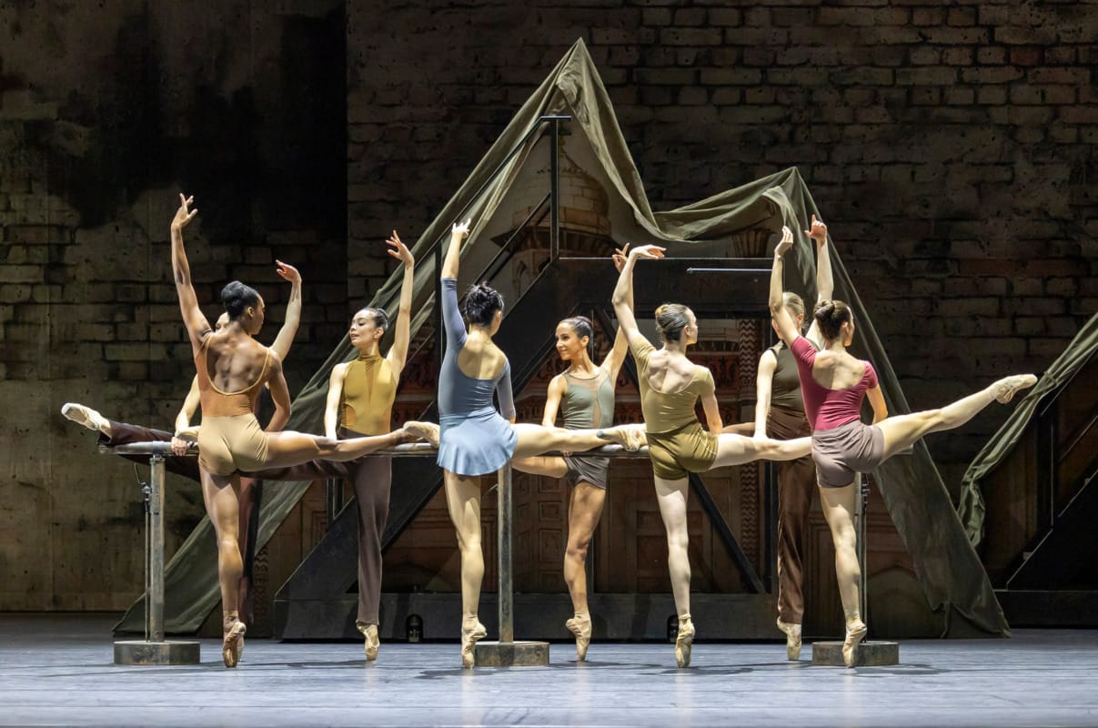 Gruppenszene aus Ma Bayadère