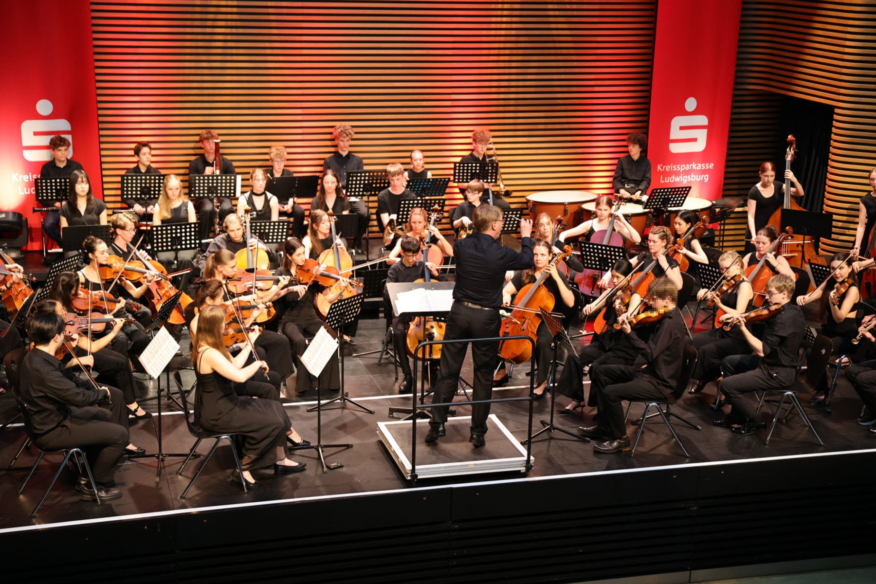 Das Orchester des Goethe Gymnasiums mit den LGT Young Soloists