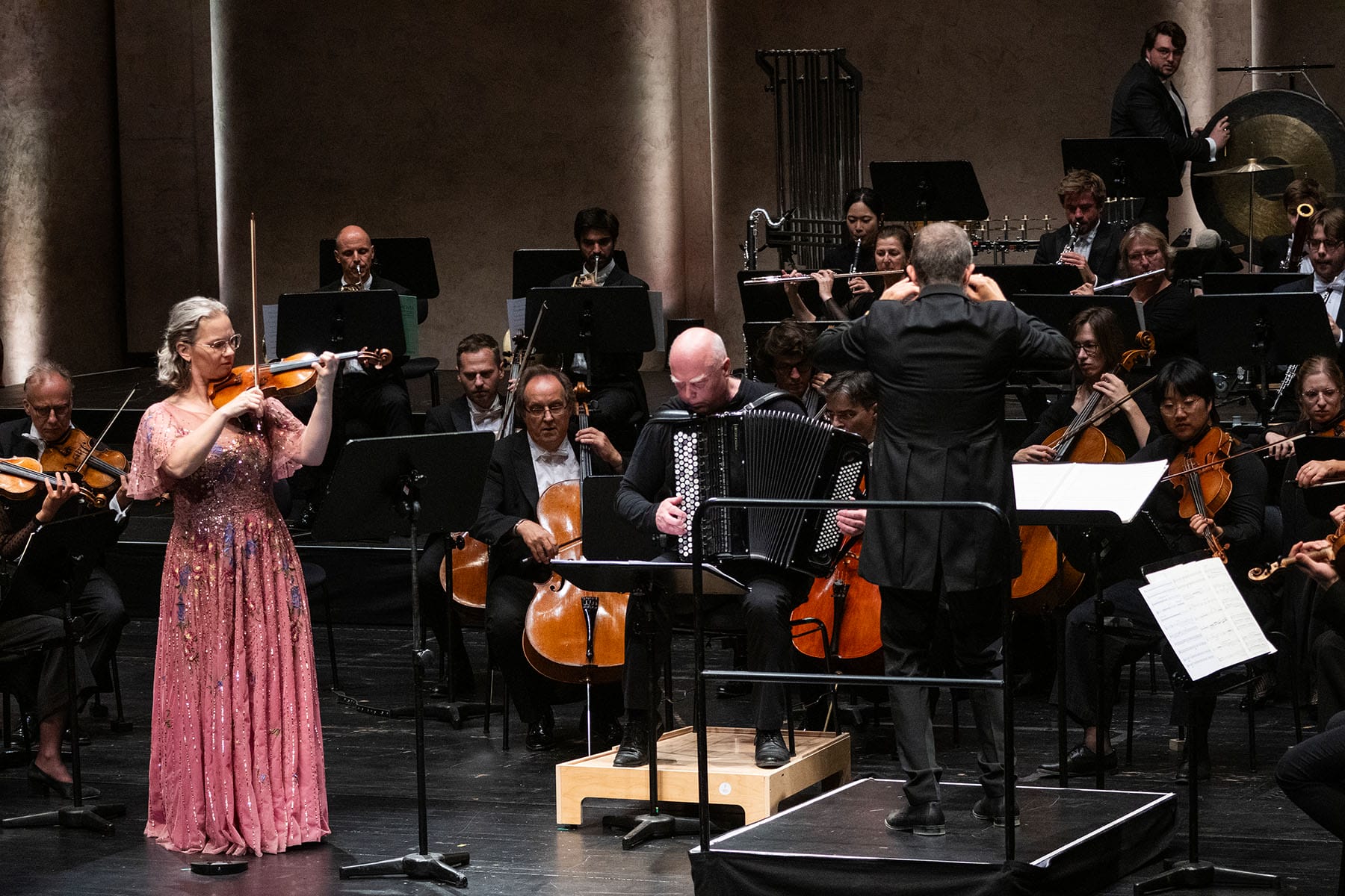 Hilary Hahn, Omer Meir Wellber und Geir Draugsvoll auf der Suche nach der verlorenen Zeit Hilary Hahn