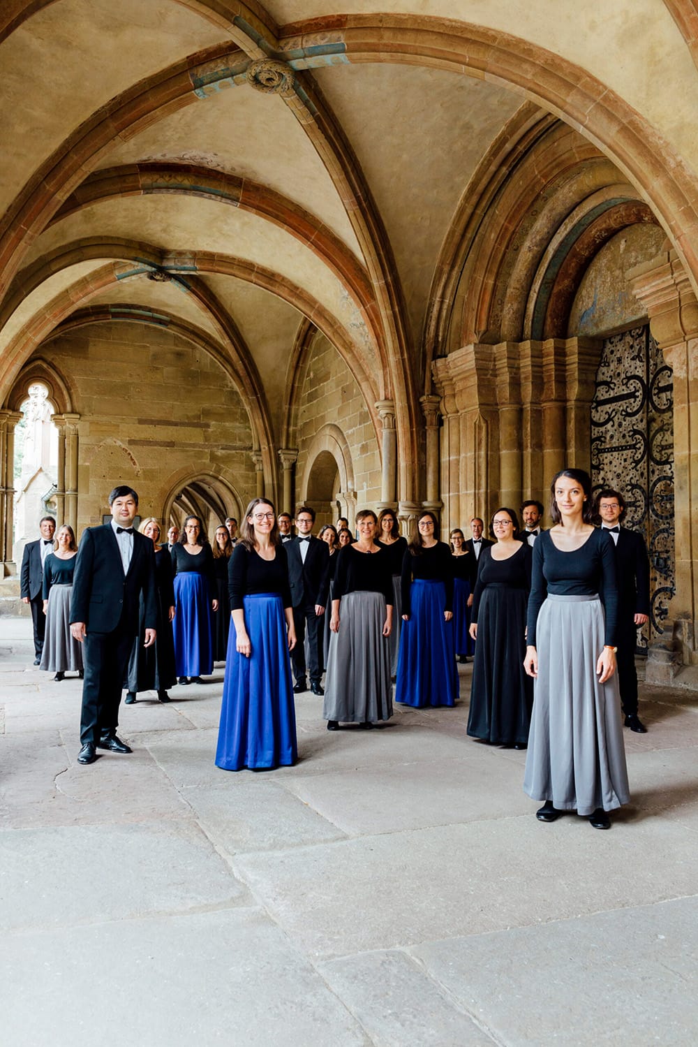 Maulbronner Kammerchor vor dem Kloster Maulbronn
