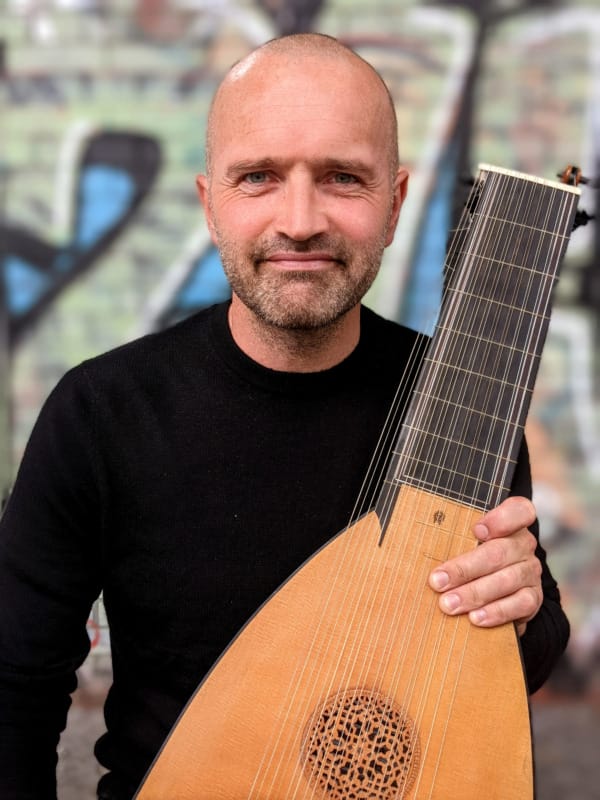 Presefoto vonThor-Harald Johnsen mit Laute