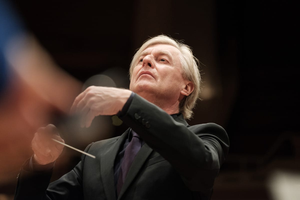 Pressefoto von Jan Caeyers dirigierend