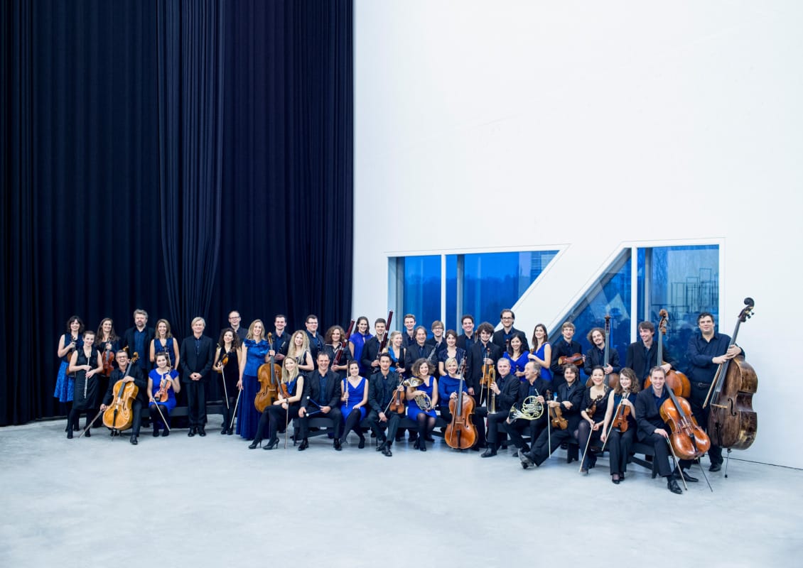 Pressefoto von Le Concert Olympique mit Instrumenten