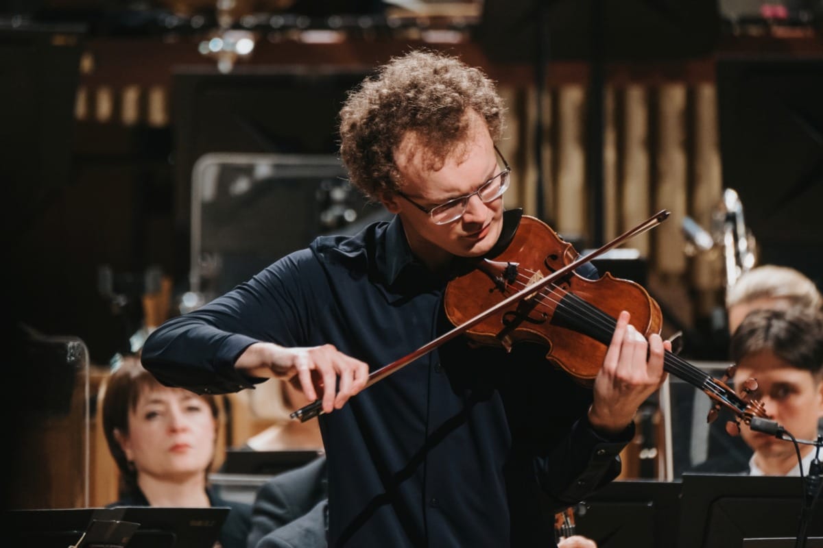 Pressefoto von Dmytro Udovychenko Violine spielend