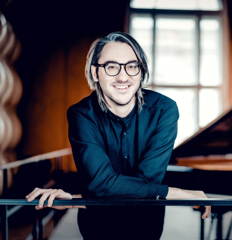 Copyright: Andrej Grilc Alexander Gadjiev