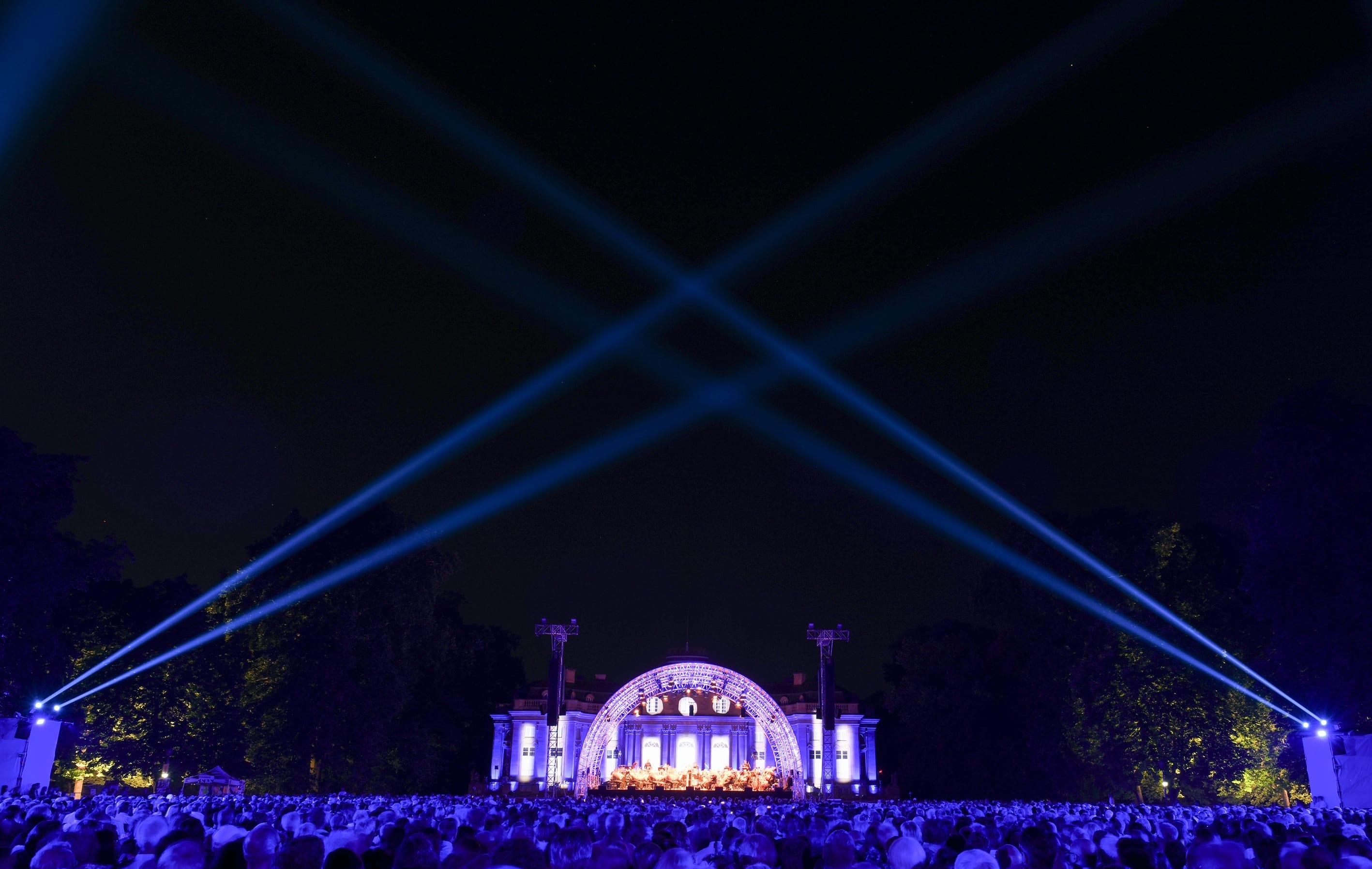 Lichtinstallationen beim Monrepos Open Air